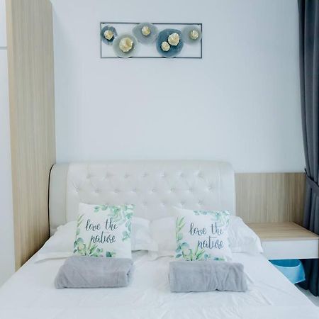 New Drawbridge Condo With Seaview And Pool Kuala Terengganu Esterno foto