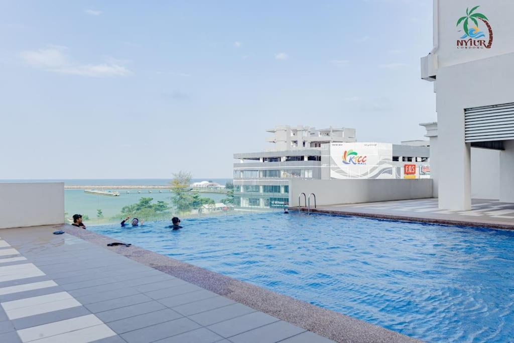 New Drawbridge Condo With Seaview And Pool Kuala Terengganu Esterno foto
